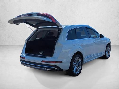 2023 Audi Q7 45 Premium Plus