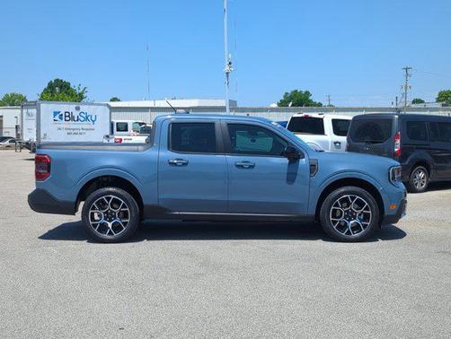 Azure Gray Metallic Tri-Coat 2025 Ford Maverick Lariat