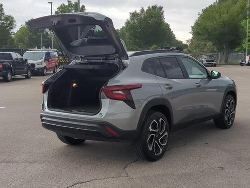 Sterling Gray Metallic 2025 Chevrolet Trax FWD 2RS