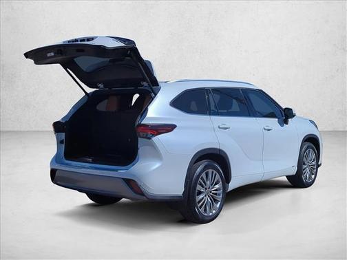 2025 Toyota Highlander Hybrid Platinum