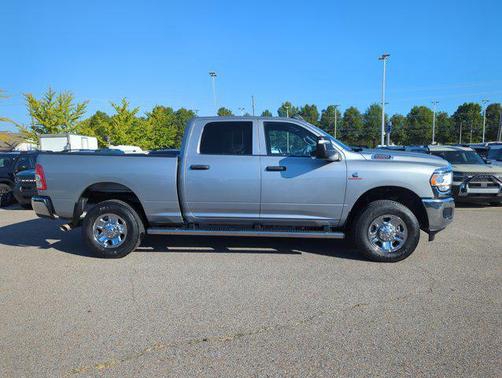 2024 RAM 2500 Tradesman Crew Cab 4x4 6'4' Box
