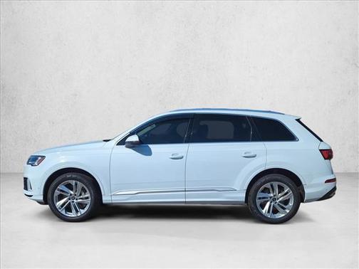 2023 Audi Q7 45 Premium Plus
