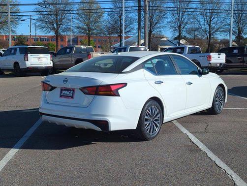 Glacier White 2025 Nissan Altima SV FWD