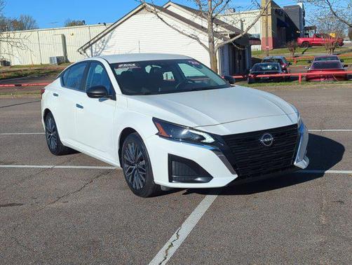 Glacier White 2025 Nissan Altima SV FWD