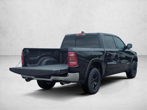 Diamond Black Crystal Pearlcoat 2021 RAM 1500 Laramie
