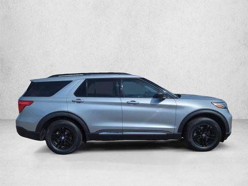Iconic Silver Metallic 2023 Ford Explorer XLT