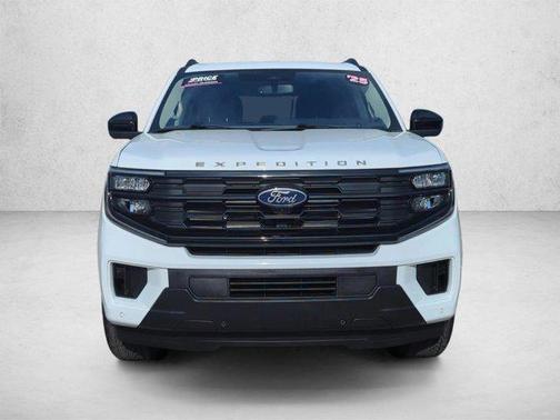 Oxford White 2025 Ford Expedition Active