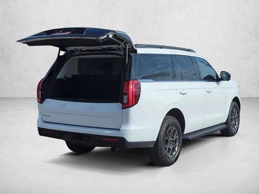 Oxford White 2025 Ford Expedition Active