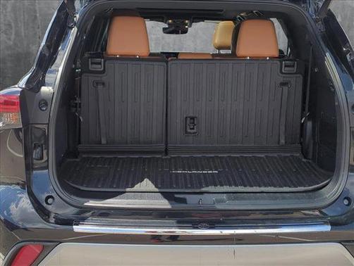 2020 Toyota Highlander Hybrid Platinum