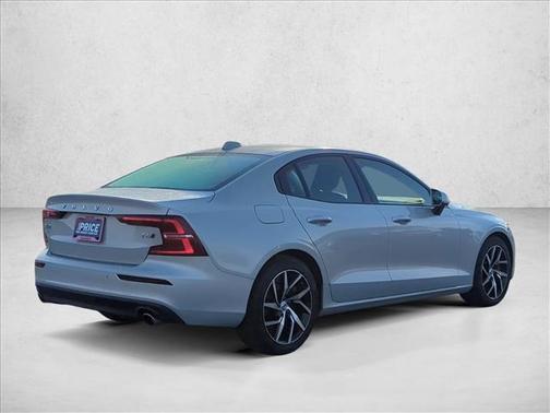 2020 Volvo S60 T6 Momentum