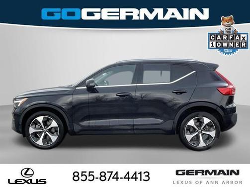 2025 Volvo XC40 B5 Plus Bright Theme