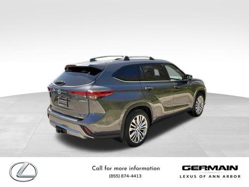 2023 Toyota Highlander Hybrid Platinum