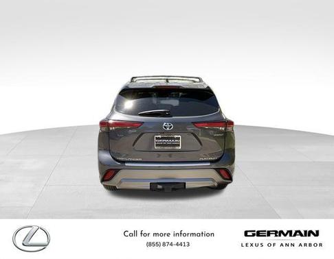 2023 Toyota Highlander Hybrid Platinum