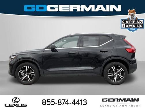 Onyx Black Metallic 2025 Volvo XC40 B5 Core Bright Theme