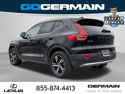 Onyx Black Metallic 2025 Volvo XC40 B5 Core Bright Theme