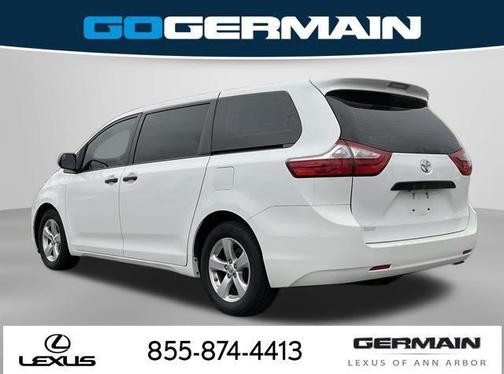 Super White 2017 Toyota Sienna SE