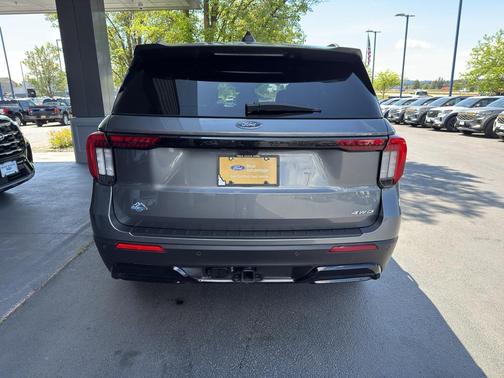 CARBONIZED GRAY METALLIC 2025 Ford Explorer ST-Line