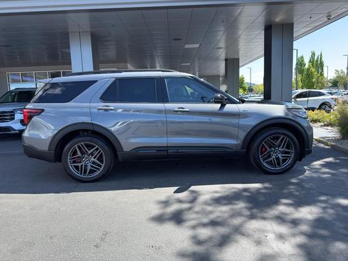 CARBONIZED GRAY METALLIC 2025 Ford Explorer ST-Line