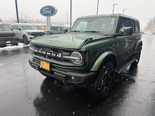 2025 Ford Bronco Outer Banks