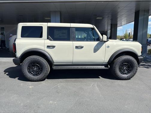 Desert Sand 2026 Ford Bronco Outer Banks