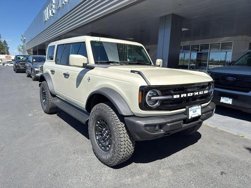 Desert Sand 2026 Ford Bronco Outer Banks