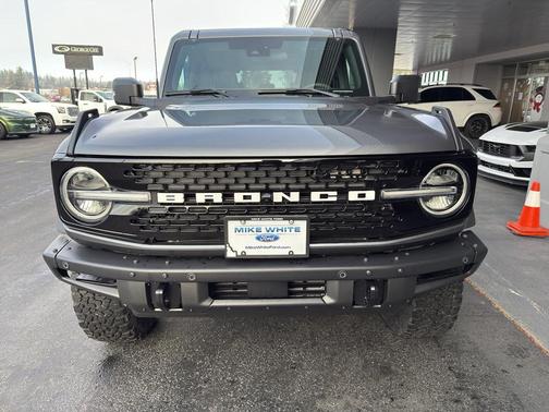 CARBONIZED GRAY METALLIC 2025 Ford Bronco Badlands