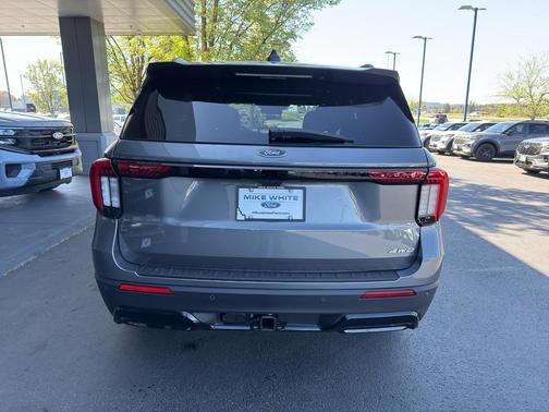 Carbonized Gray Metallic 2026 Ford Explorer ST-Line