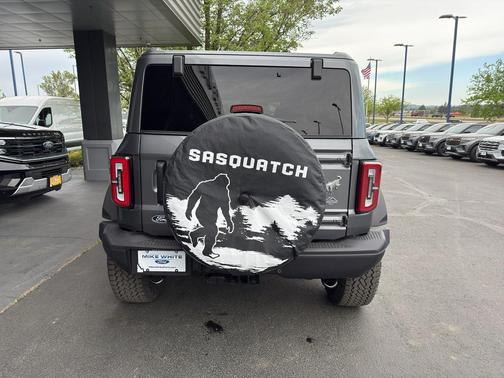 CARBONIZED GRAY METALLIC 2026 Ford Bronco Badlands