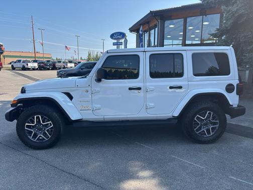 2024 Jeep Wrangler 4-Door Sahara 4x4
