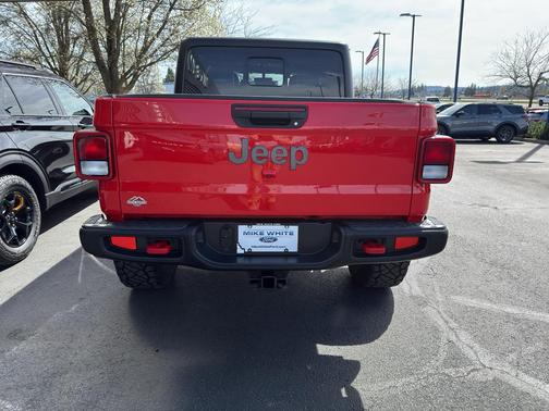 Firecracker Red Clearcoat 2023 Jeep Gladiator Rubicon