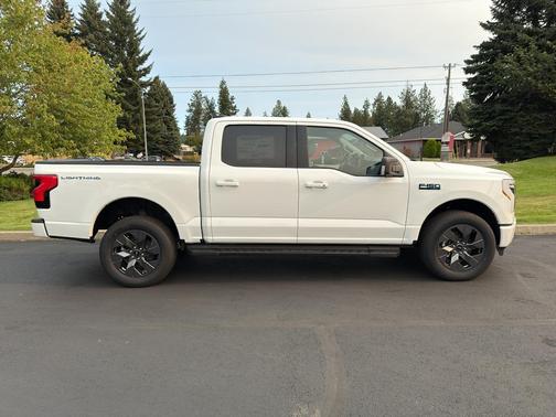 2025 Ford F-150 Lightning Flash
