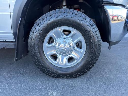 Bright Silver Metallic Clearcoat 2017 RAM 2500 Tradesman Crew Cab 4x4 8' Box