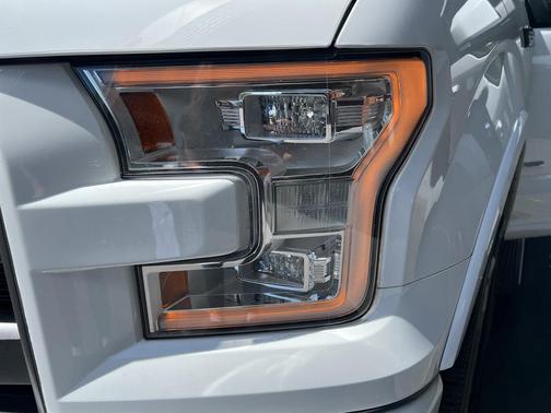 OXFORD WHITE 2017 Ford F-150 Lariat