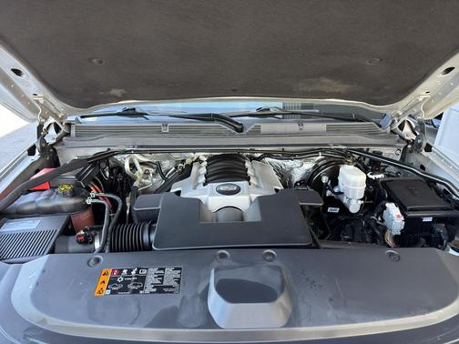 Radiant Silver Metallic 2017 Cadillac Escalade Luxury