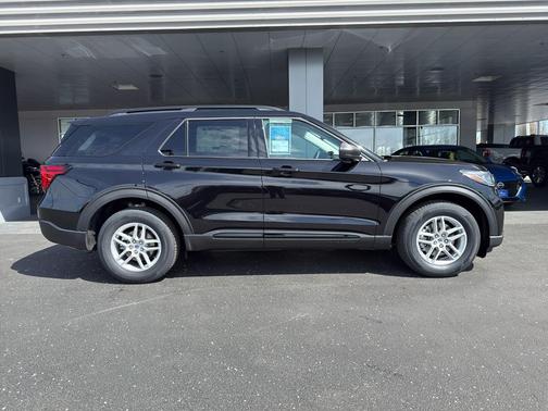 Agate Black Metallic 2026 Ford Explorer Active