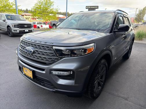CARBONIZED GRAY METALLIC 2024 Ford Explorer XLT