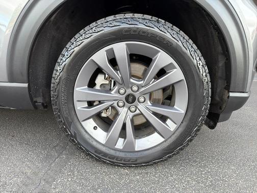 CARBONIZED GRAY METALLIC 2024 Ford Explorer XLT