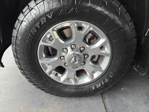 2020 RAM 2500 Laramie Crew Cab 4X4 6'4' Box