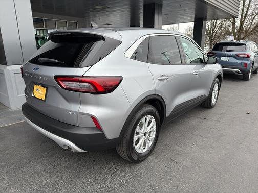 ICONIC SILVER METALLIC 2023 Ford Escape Active