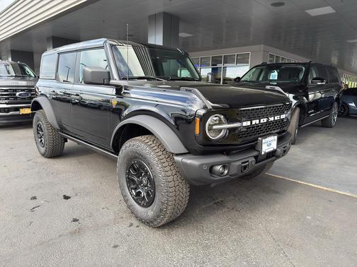 SHADOW BLACK 2026 Ford Bronco Badlands