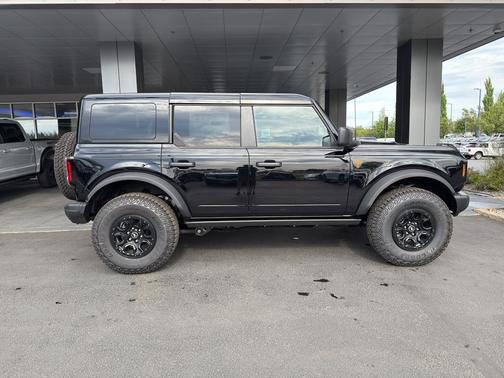 SHADOW BLACK 2026 Ford Bronco Badlands