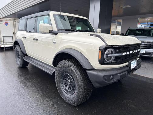 DESERT SAND 2026 Ford Bronco Outer Banks