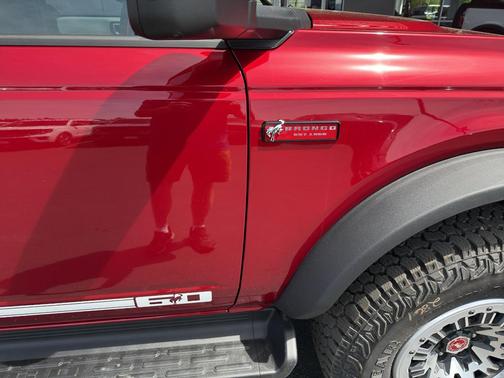 RUBY RED MET TNTD CLEARCOAT 2026 Ford Bronco Outer Banks