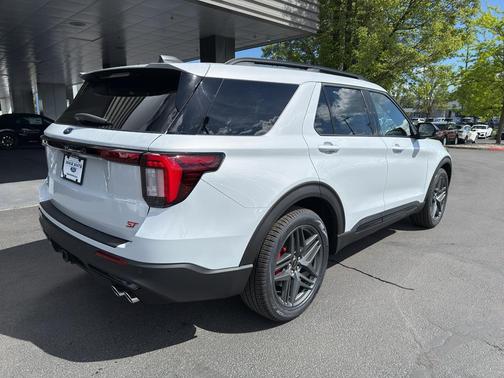 SPACE WHITE METALLIC 2026 Ford Explorer ST
