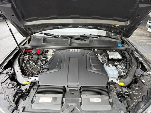 2023 Audi Q7 45 Premium Plus
