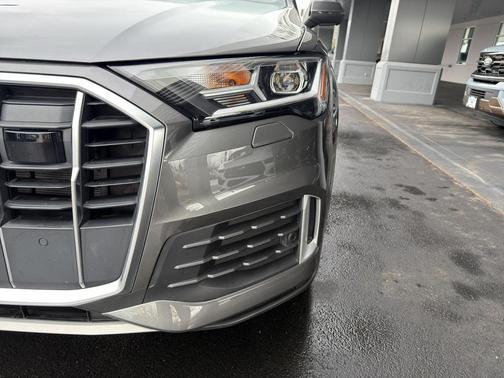 2023 Audi Q7 45 Premium Plus