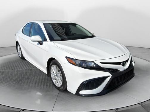 White 2024 Toyota Camry SE
