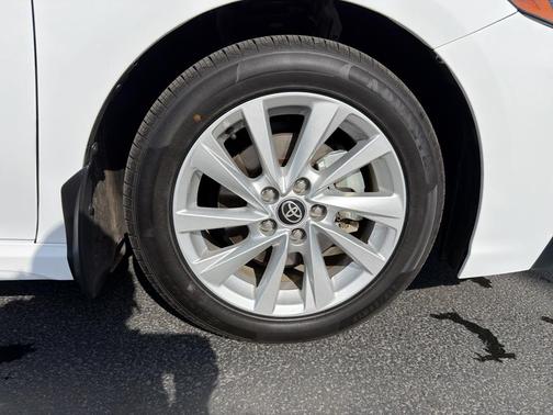 White 2024 Toyota Camry SE