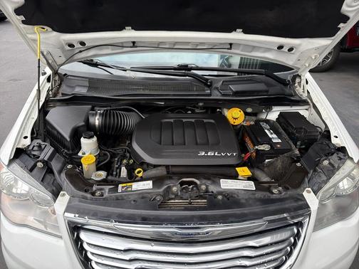 2016 Chrysler Town & Country Touring