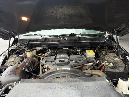 Brilliant Black Crystal Pearlcoat 2017 RAM 2500 Laramie Crew Cab 4x4 6'4' Box